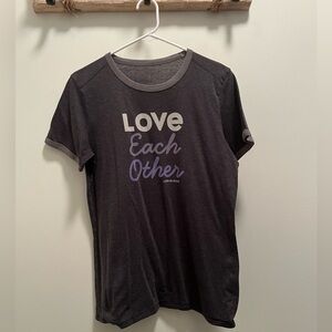 Life is Good Women’s Medium Tee - Classic fit